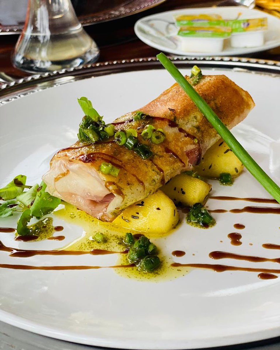 Peixe grelhado com gremolata e batatas